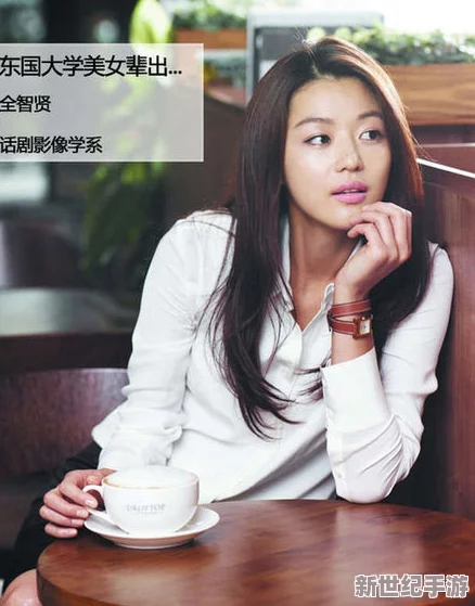 校花穿白丝在教室呻吟电影，近日引发热议，网友们纷纷讨论影片中的情节和角色表现