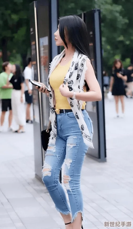 娇小身材的时尚潮流：如何在2023年展现个性与魅力，成为街头最靓丽的风景线