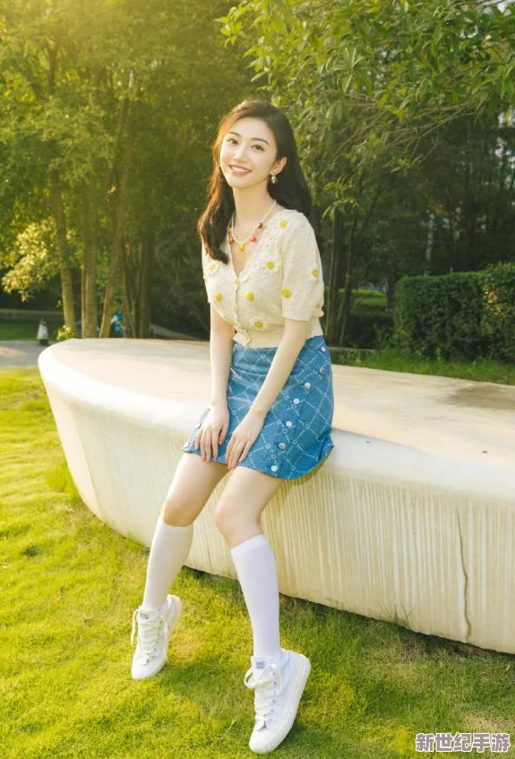 美女下载引发热议，网友纷纷讨论其背后的故事与影响，成为社交媒体的焦点话题！