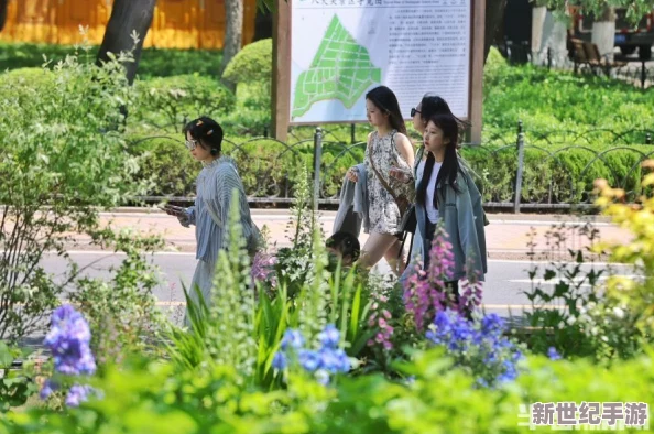 绿意盎然海角侄子女方订婚，浪漫盛典引发亲友热烈祝福与欢庆，幸福时刻令人难忘！