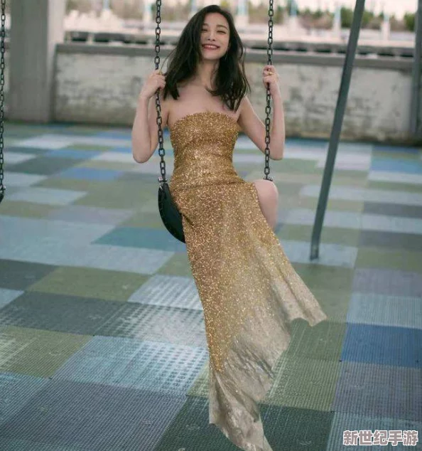 多毛老熟女惊现街头，吸引路人围观，引发热议与讨论！