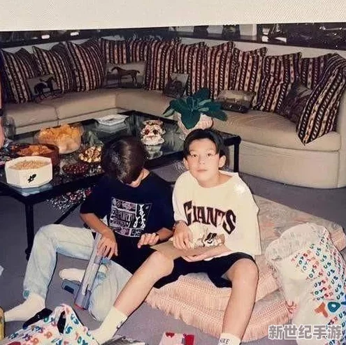 亚洲女人初尝黑人巨大：网友热议文化差异与身体认知，讨论背后的社会心理与性别观念