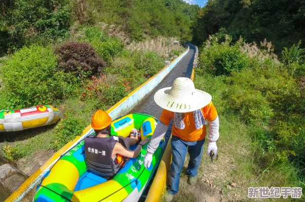 畅享清凉夏日：体验‘好多水好爽’带来的无尽清爽与活力，感受水的魅力与生活的乐趣