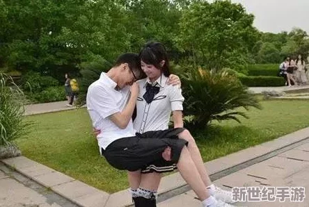 美女操男生：校园内外的性别互动引发热议，社交媒体上相关话题持续升温，网友们纷纷发表看法