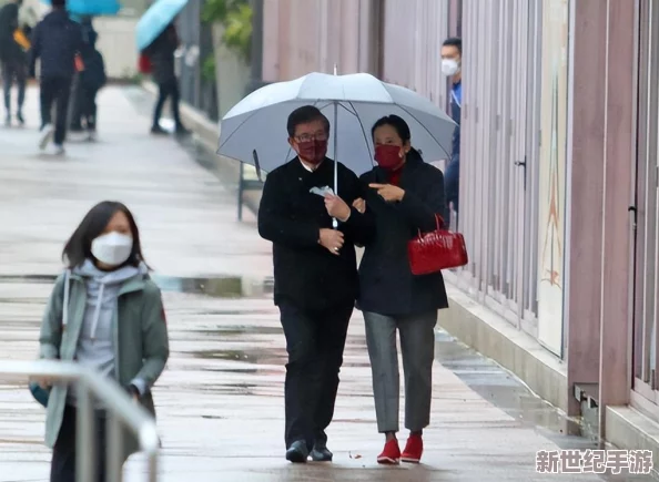 一个晚上用了七个小雨伞，竟然是因为她和七位不同的男生约会，真相让人惊讶不已！