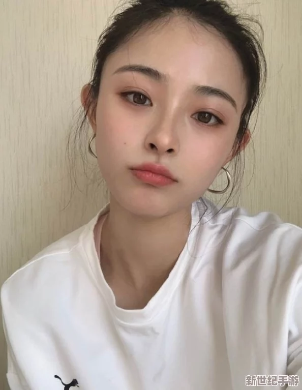 日本韩国三及在线观看：许多网友表示这种内容虽然吸引眼球，但也希望能有更多健康向上的影视作品
