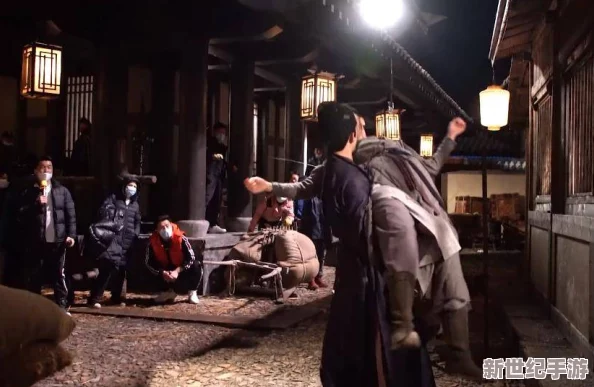 外面有人轻点受不了，惊现神秘人物夜间潜入小区，引发居民恐慌与热议！