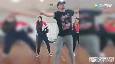 帅哥操美女视频：最新动态曝光，网友热议内容引发广泛关注，相关话题持续升温，引发众多讨论与分享