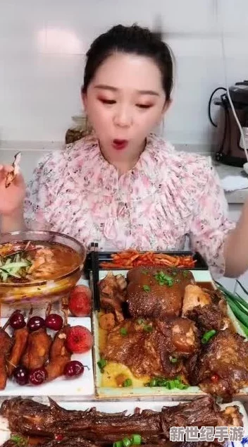 一小孩半夜给姐姐吃困吧，惊现神奇食物疗法，网友热议：童真与关爱交织的温暖瞬间！