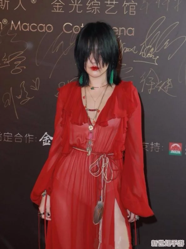亲嘴摸大腿摸屁股视频：最新动态引发热议，网友纷纷讨论其背后的文化现象与社会影响