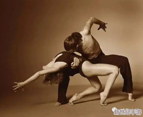 大胆人体艺术：当代艺术界的新趋势与挑战，展现人类身体的多样性与美感，引发广泛讨论与关注