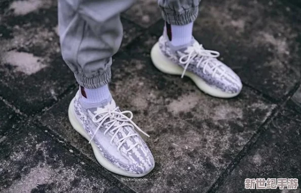 Yeezy 380水蜜桃：全新配色引发时尚潮流，舒适与个性的完美结合，值得每位鞋迷关注！