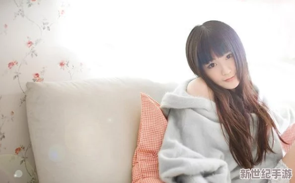 探索日韩美女的魅力：轻柔挠痒与双乳的奇妙互动，带你进入一个充满乐趣与惊喜的世界