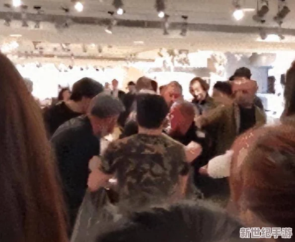午夜嘿嘿嘿：最新动态揭示了这一现象背后的文化影响与社会反响，引发广泛讨论与关注