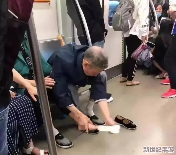 在下面塞跳蛋湿透了坐公交车高h，近日引发热议，网友纷纷讨论其背后的社会现象与心理因素