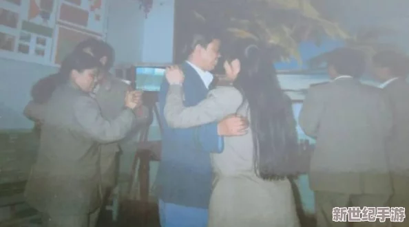 在岁月的交错中：我与一位肥熟老妇之间不可言说的秘密与激情故事