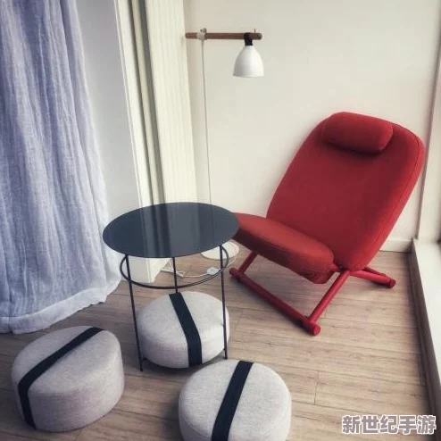 在椅子上固定玉势h，网友们纷纷表示这种设计既实用又美观，能够有效提升居家生活的舒适度和品质
