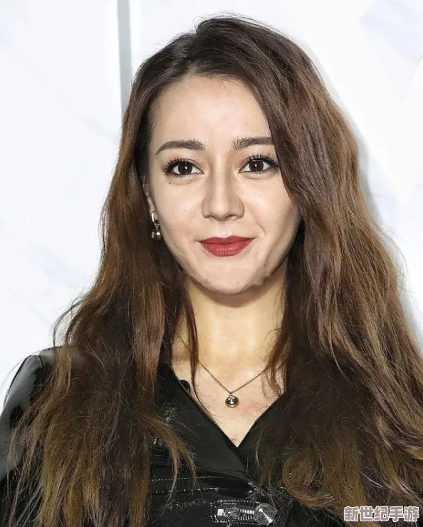 吉泽明步在线视频亚色：最新动态曝光，粉丝热议她的全新作品与个人生活变化