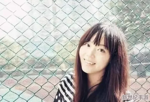 51xx嘿嘿午夜引发网友热议，许多人对其内容表示好奇，同时也有不少人对其合法性和道德性提出质疑