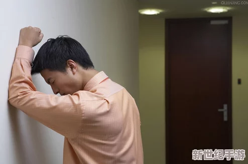 三上悠亚出差期间遭遇男上司强势追求，职场与情感的复杂绞织引发热议