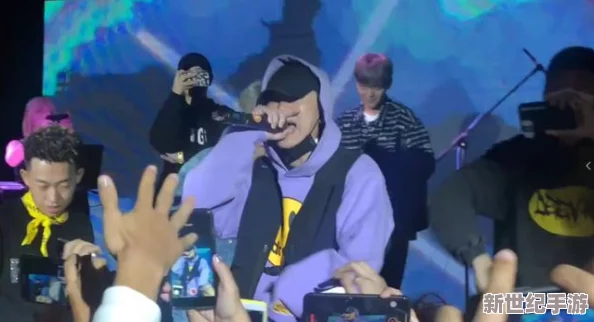 bannessy女rapper：网友热议她的音乐风格与舞台表现，认为其独特魅力和歌词深度引发广泛关注与讨论