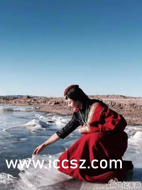 主人在室性女仆照片引发热议，网友纷纷讨论其背后的文化意义与社会影响，相关话题持续升温