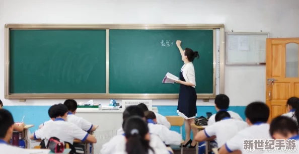 老师脱 让学生摸 小说＂事件引发全网热议，家长质疑学校教育方式，学生心理健康问题浮出水面！